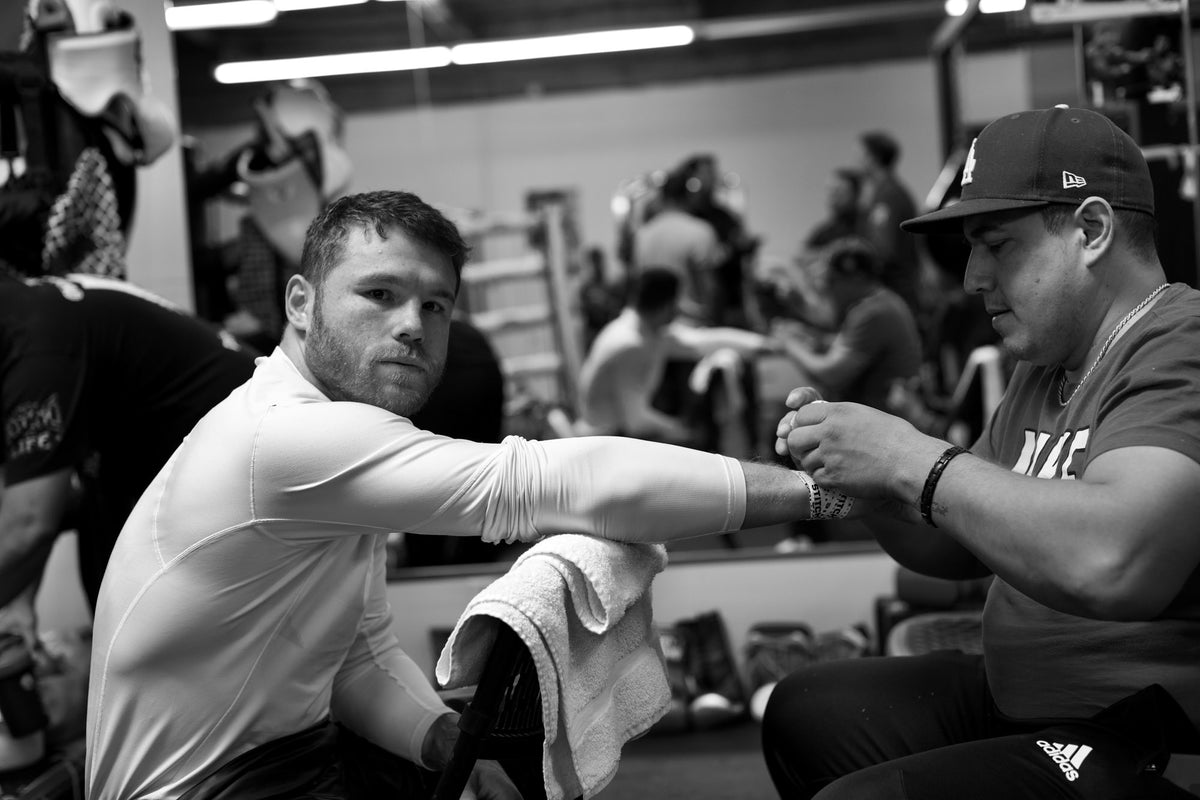Saul Canelo Alvarez hand wraps A San Diego 2019 (Sonya Jasinski)