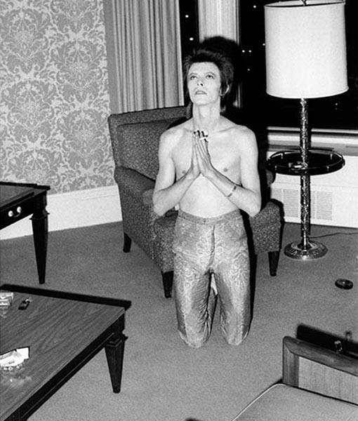 Bowie Praying On Knees Chicago 1972