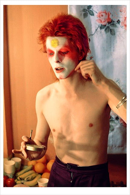 Bowie Pulling Off Mask UK 1973